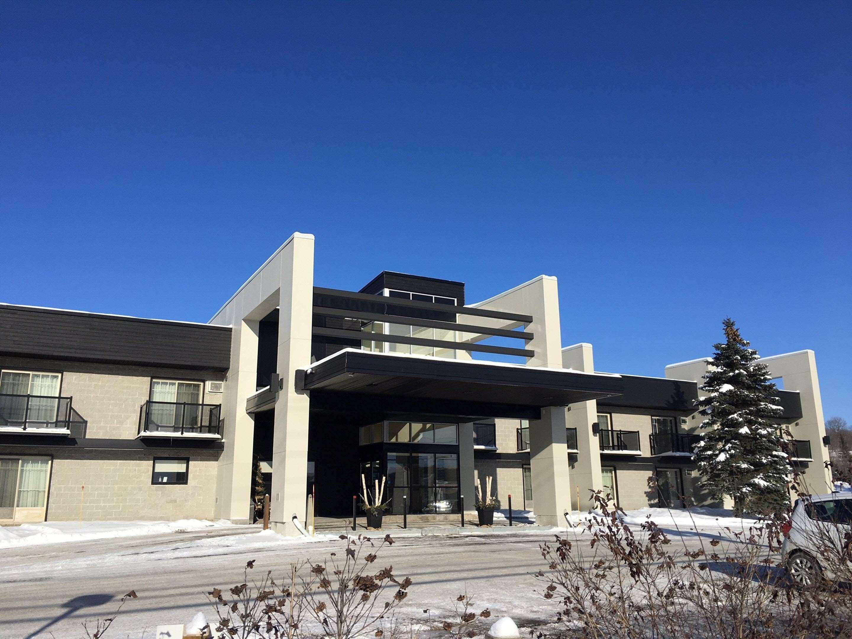 Best Western Plus Mont-Laurier Hotel Exterior photo